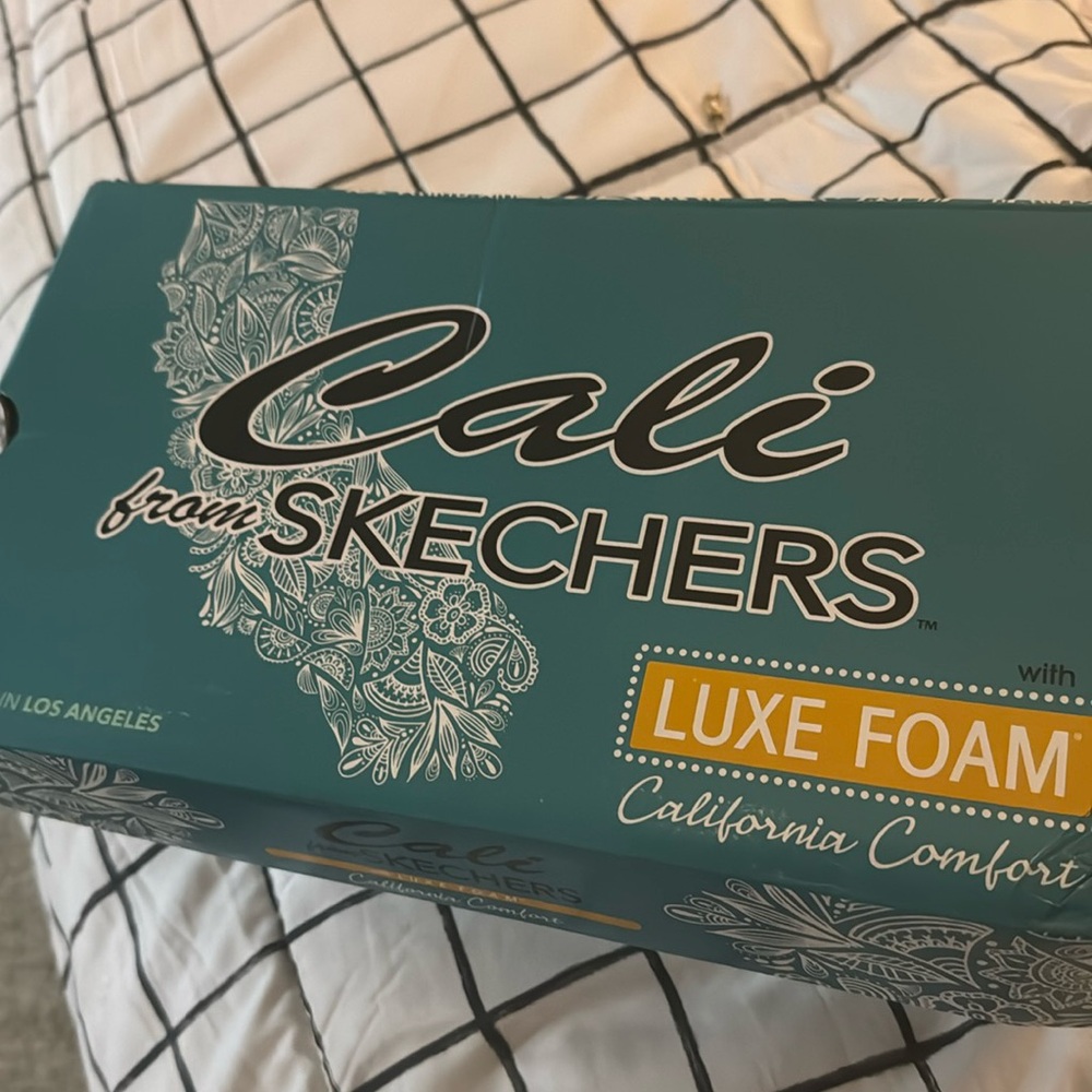 New Cali from Skechers Luxe foam size 9 - Picture 2 of 4